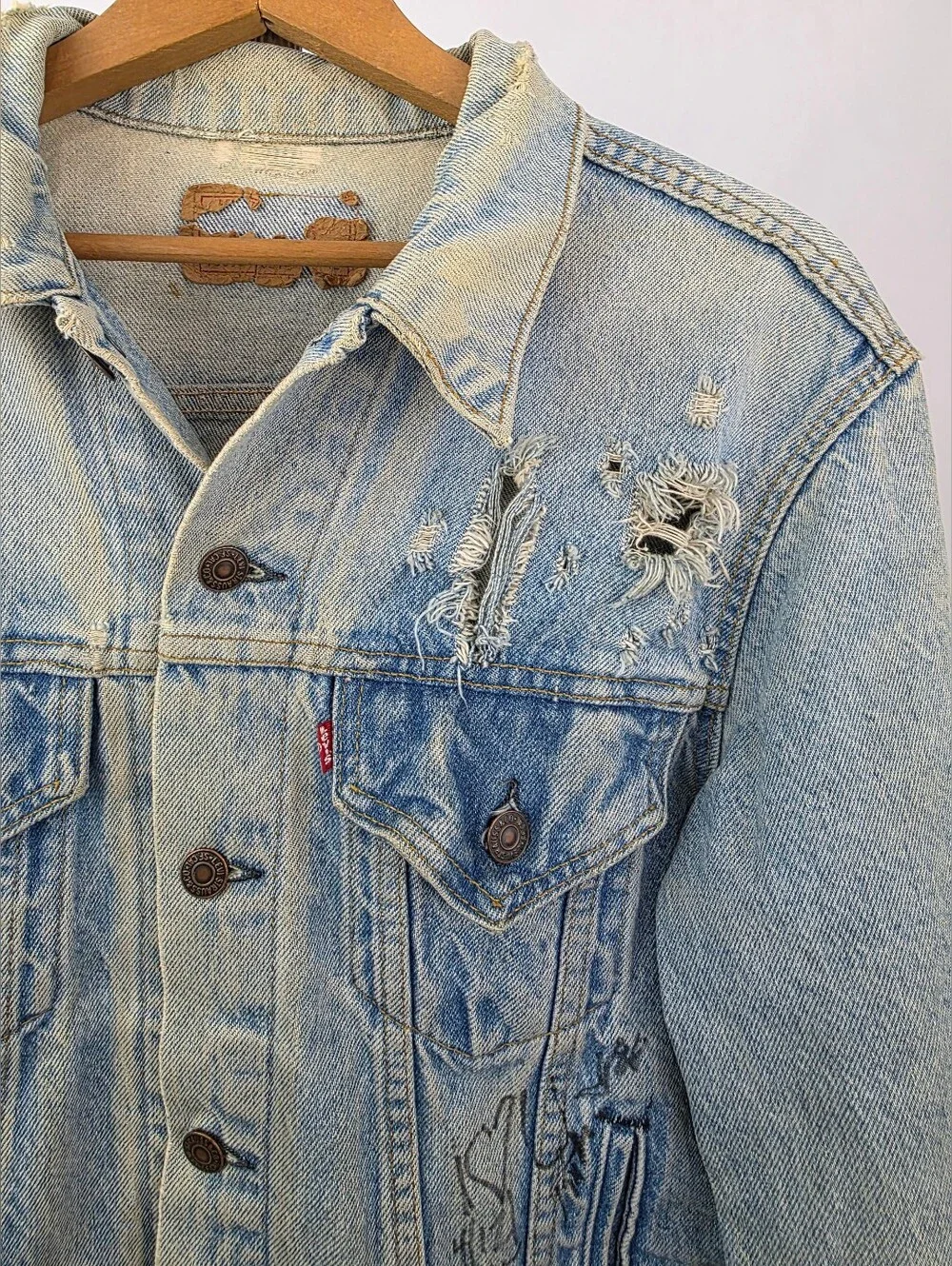 Levi's Vintage 80's Blue Denim Type III Trucker Distressed Jacket Size 42